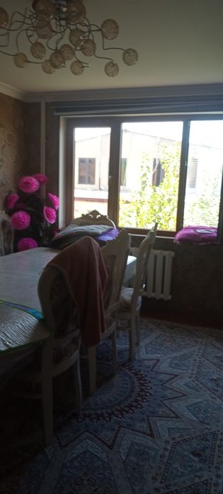 Квартира сотилади. Беш хоналик. Учинчи этаж панелний уй. Гулливер енид