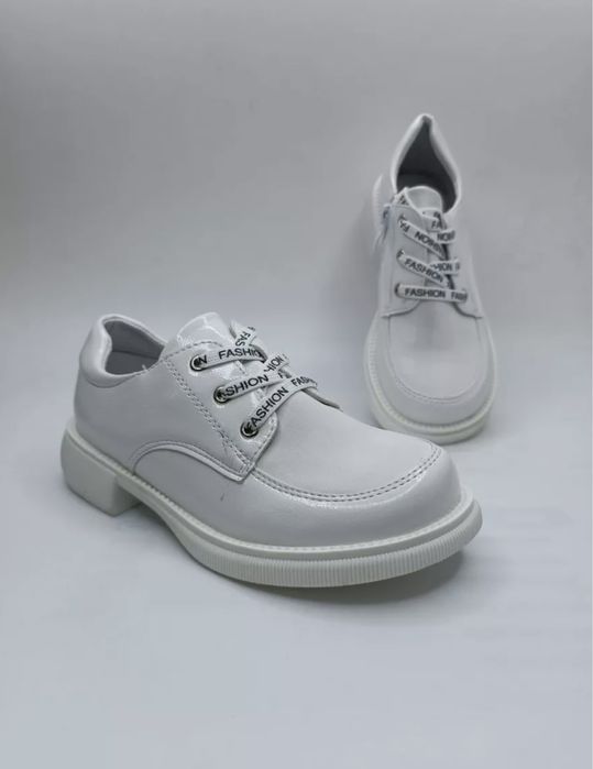 Продам полуботинки детские белые 32 размер