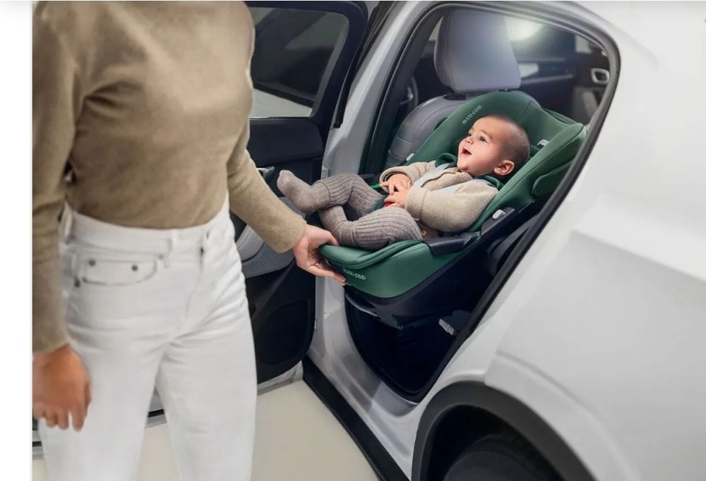 Maxi-Cosi Стол за кола Coral 360 - Зелен + база  FamilyFix 360 PRO