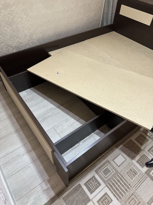 Продам кровать с тумбочкой