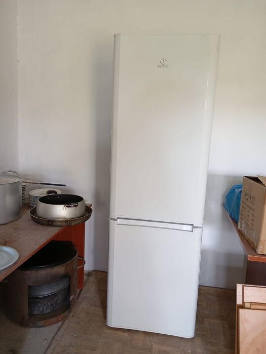 Холодильник Indesit