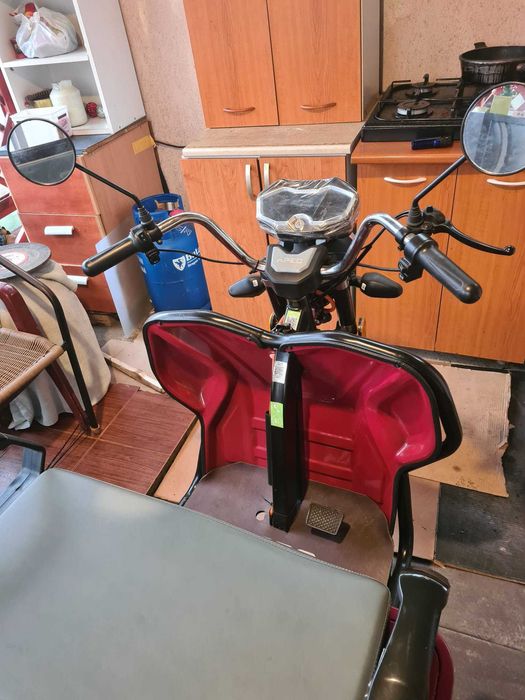 Vand triciclu electric