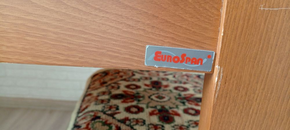 Продам обеденный стол со стульями