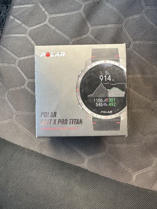 Продам срочно спортивные часы polar grit x pro titan как новые