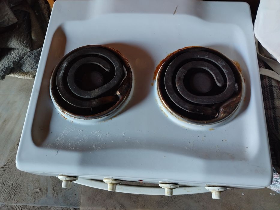 Продам б/у электроплиту мечта