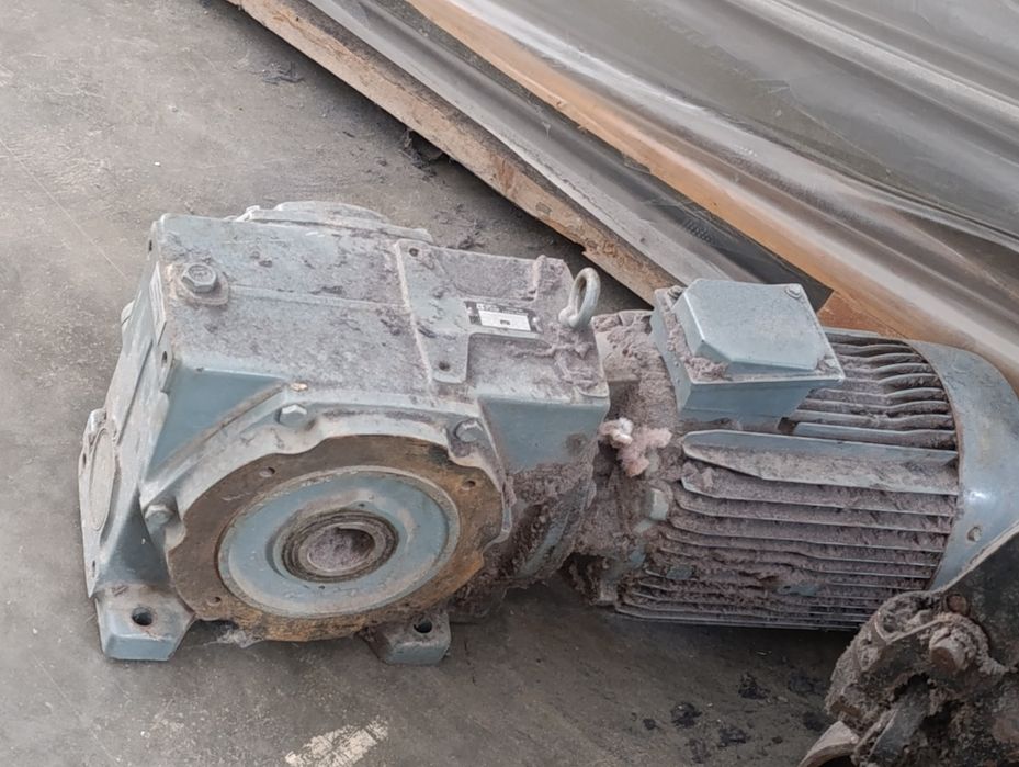 Матор редуктор сотилади