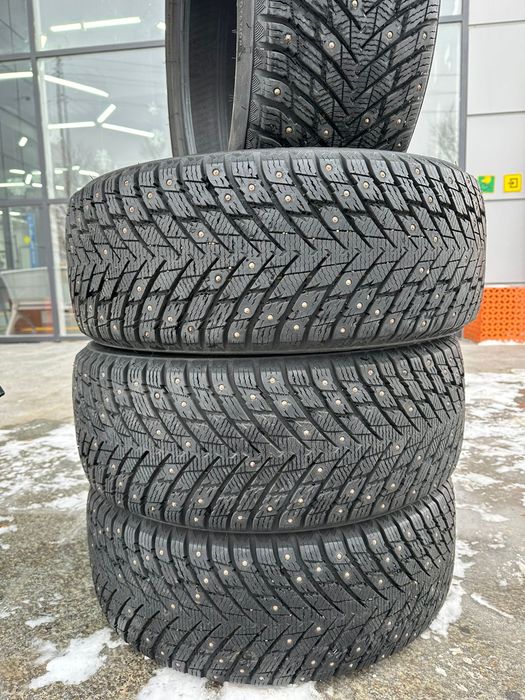 Продам зимние шины комплект