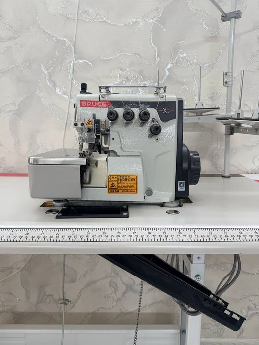 Аверлок-машинка швейная