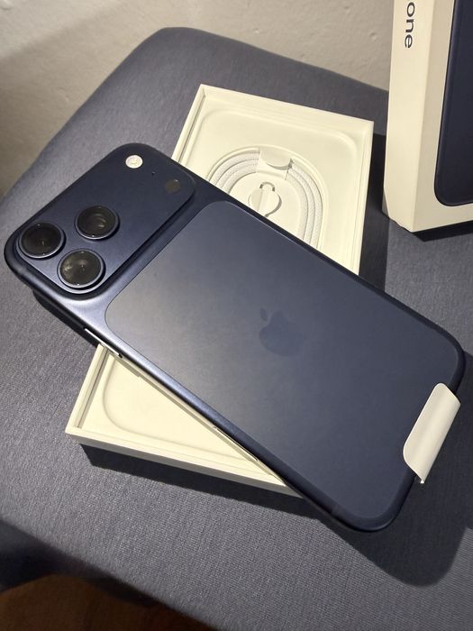 Vand iphone 17 pro max nou 256 gb