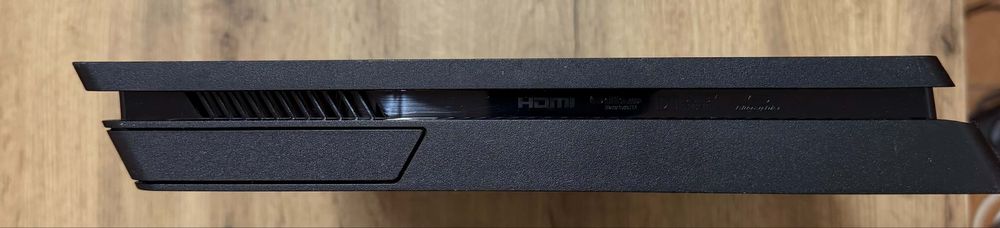 Vând PlayStation 4 Pro laptop+jocuri