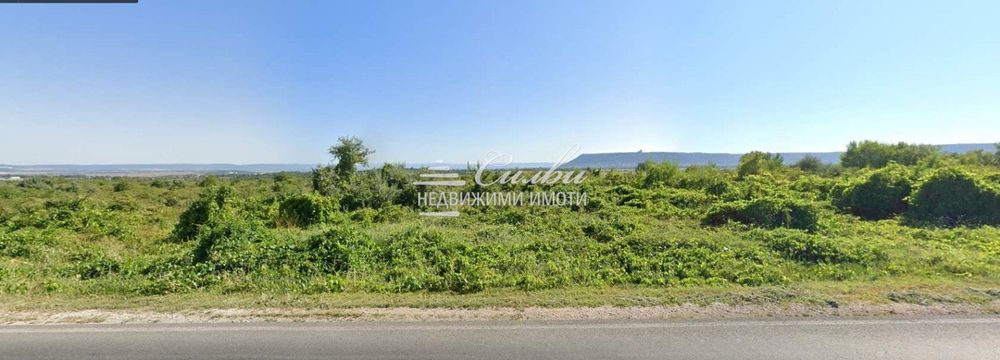 Равен парцел с голямо лице на Главен асфалтов път