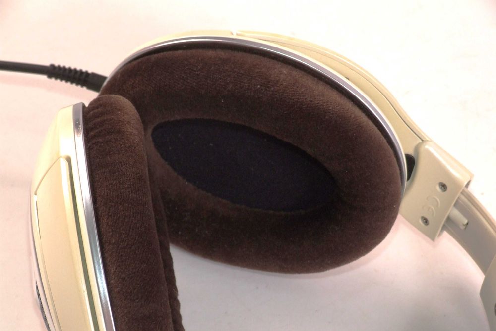 Casti Hi-Fi SENNHEISER model HD599, frecventa 38500 Hz (maxima), NOI