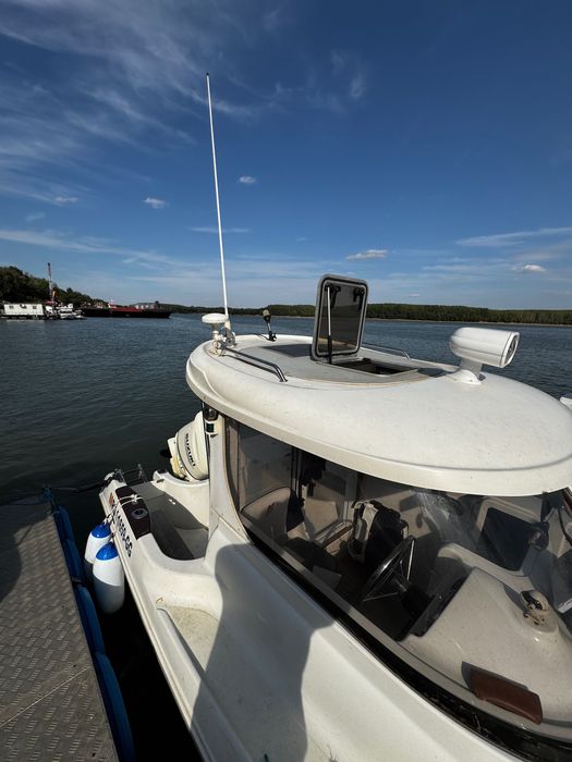 Quicksilver 530 pilothouse