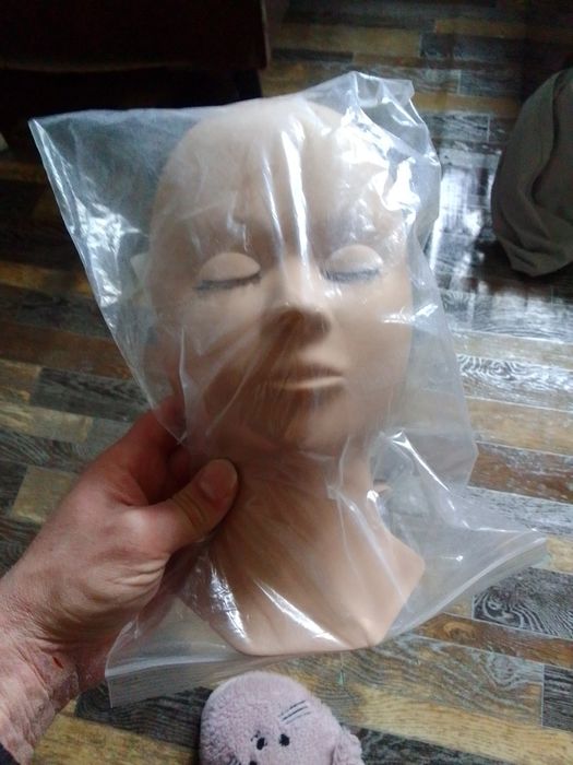 Манекен-глава за поставяне на мигли, грим