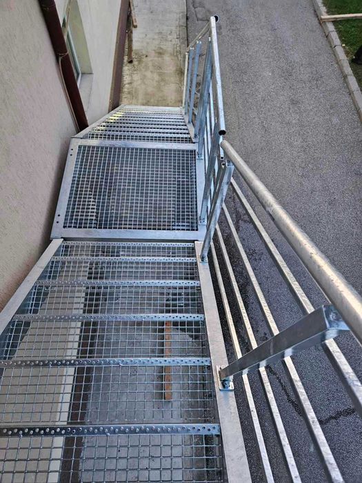 Изработка на метални стълби за жилищно и промишлено строителство