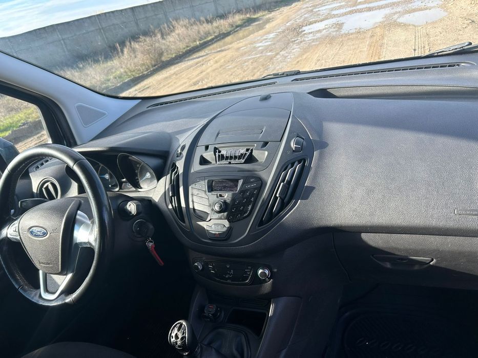 Vând Ford Transit Courier