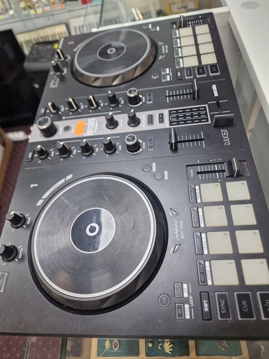 Amanet Vitan 107 Controller  Hercules DJ Control Inpulse 300 MK2