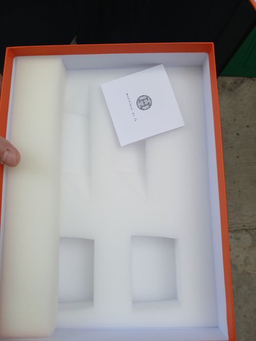 Hermes brendidan idishlarni karobkalari bor sotiladi !