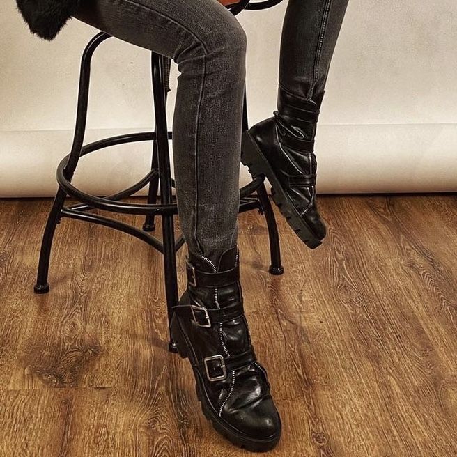 Ghete negre Exclusives