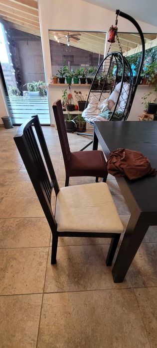 Masă extensibilă Ikea si 4 scaune