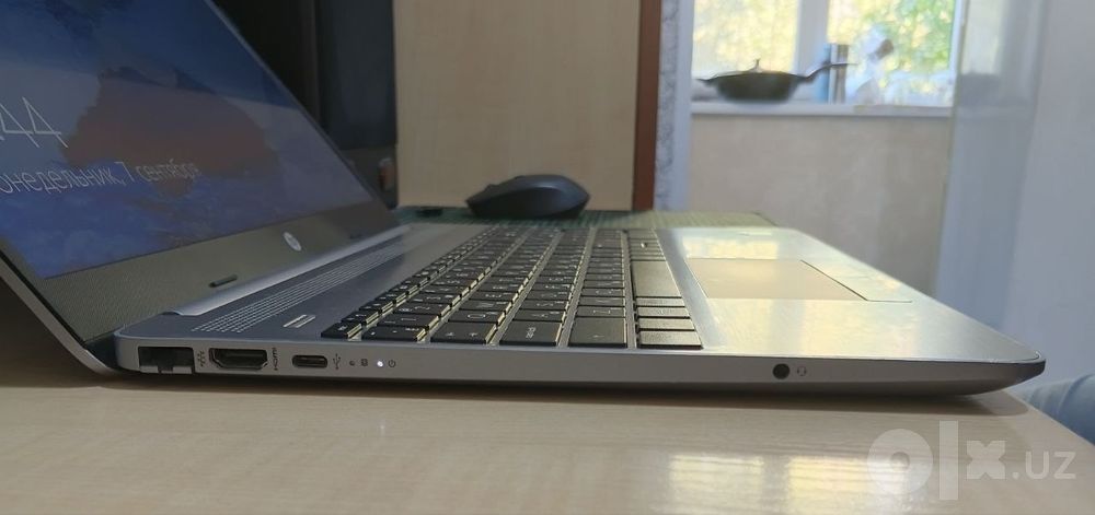 HP 250 G8 15,6" FHD SVA/CORE™ i5- 1035G1/8GB DDR4/256GB NVMe/MX130 2GB