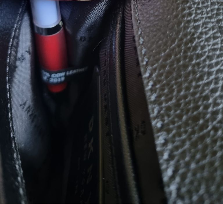 Geanta crossbody DKNY piele model graffiti