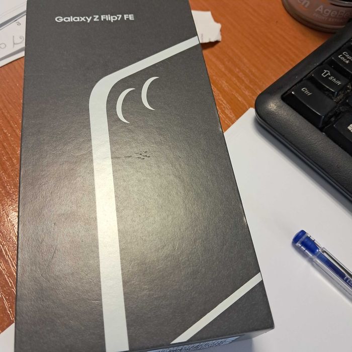 Продавам нов черен Samsung Galaxy ZFlip 7 Fe