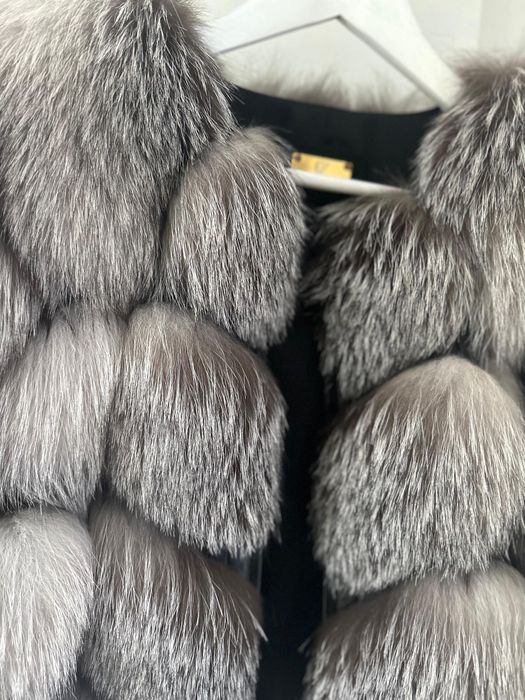 Vand haina de blana de vulpe polara