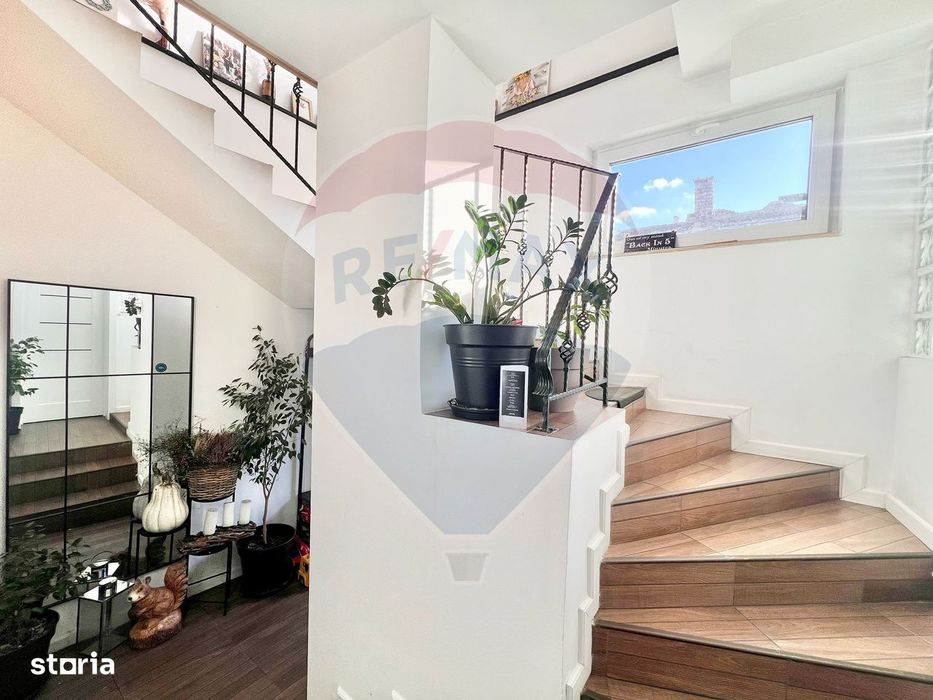 De vânzare casă cu 12 camere, în zona Decebal