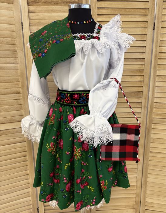 Costum popular pentru femei de Maramures set complet