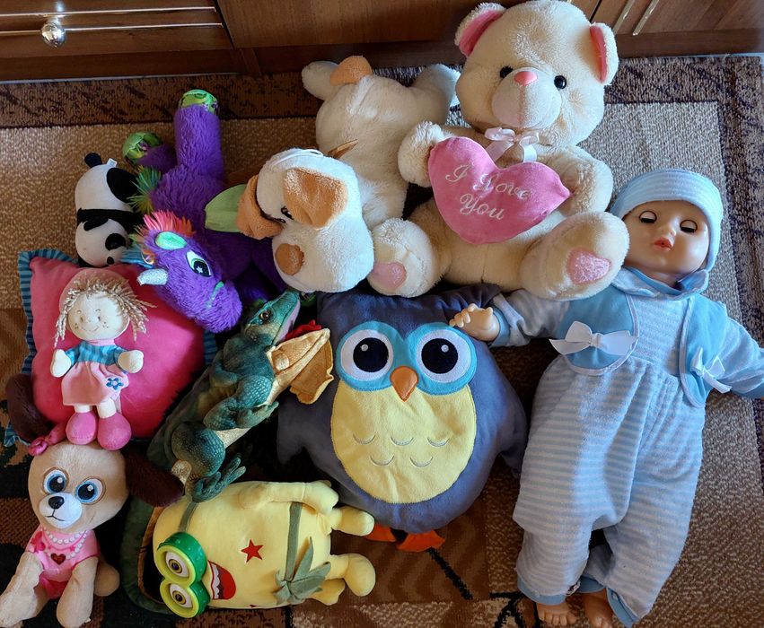 Лот от играчки за 20 лв.