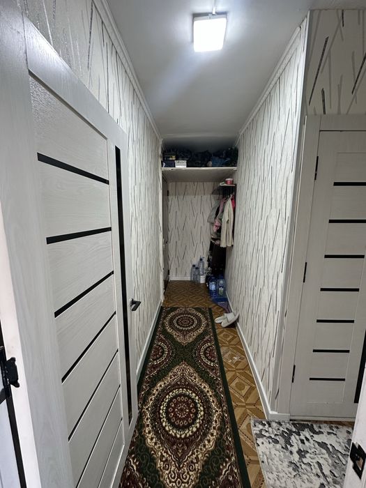 Dom satiladi 1 mikrayon 15/43 barliq qolayliqlarga iye remontlangan