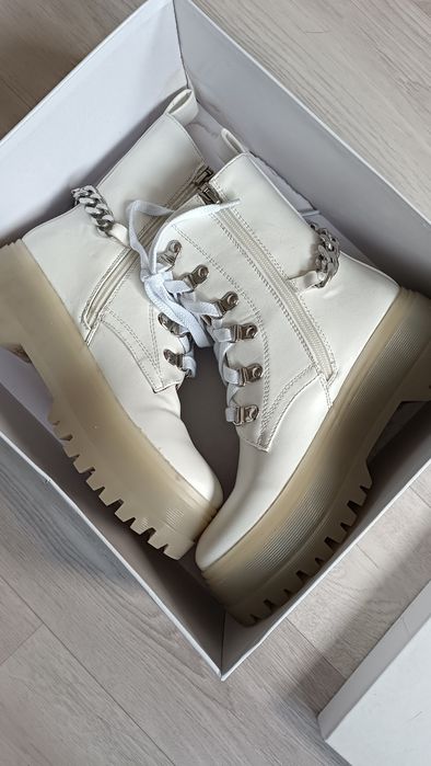 Ботинки                                   .