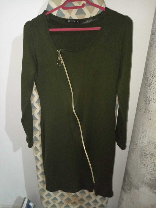 Vand lot haine pentru dama