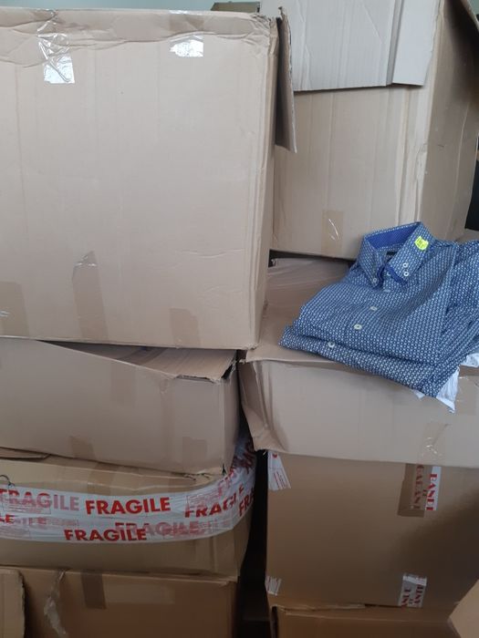 Vând îmbrăcăminte noua la palet