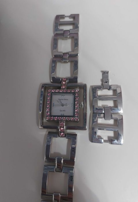 Модерен комплект: Два часовника за всеки повод!