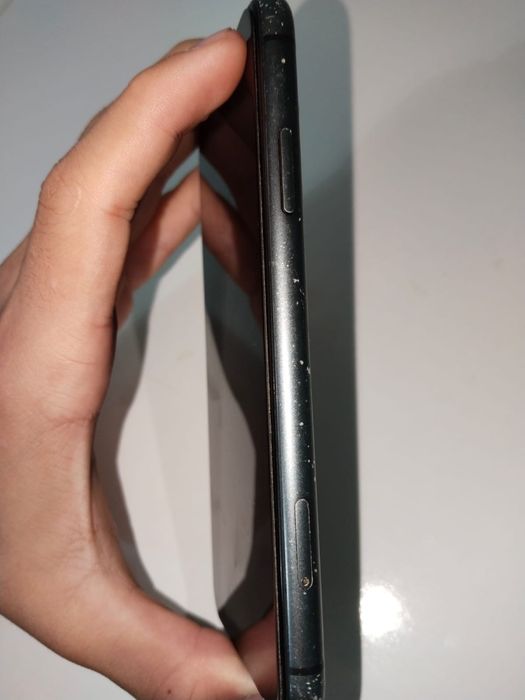 Продаю iPhone 11, 64 ГБ, цвет чёрный.