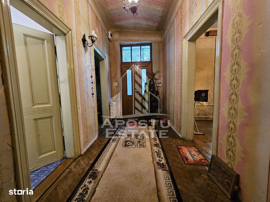 Apartament 4 camere, confort 1 sporit, parteer inalt in Piata Maria