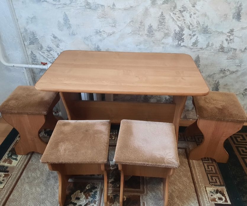 Продам б/у стол и 4 стула за 15 тыс. тенге