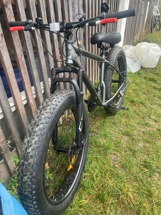 Vind bicicleta fat bike cu roti de 26x4".Noua