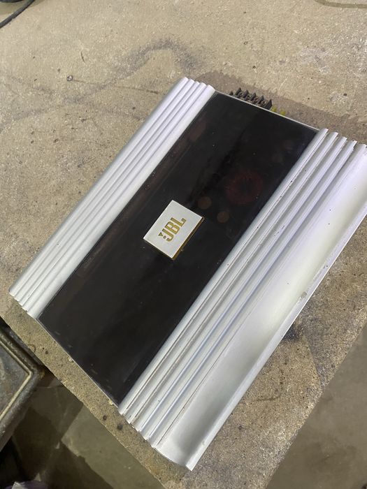 Продам усилитель jbl