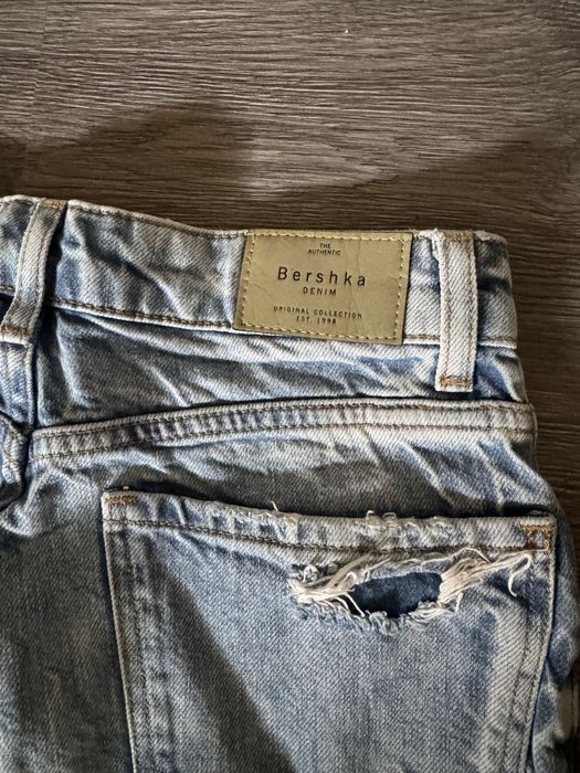 Дънки BERSHKA накъсани