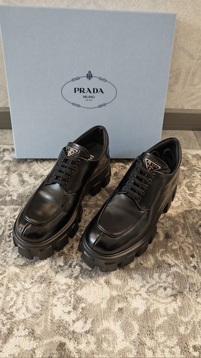 Оригинални Prada Monolith дамски обувки (черни) Като нови! 39