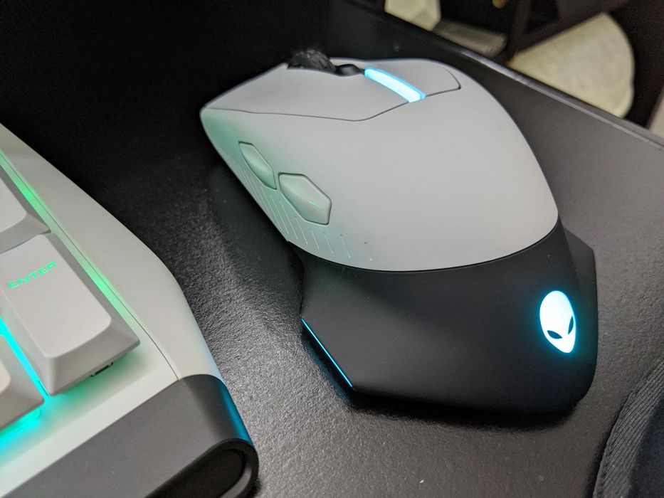Alienware WIRED/WIRELESS Gaming Mouse - AW610M