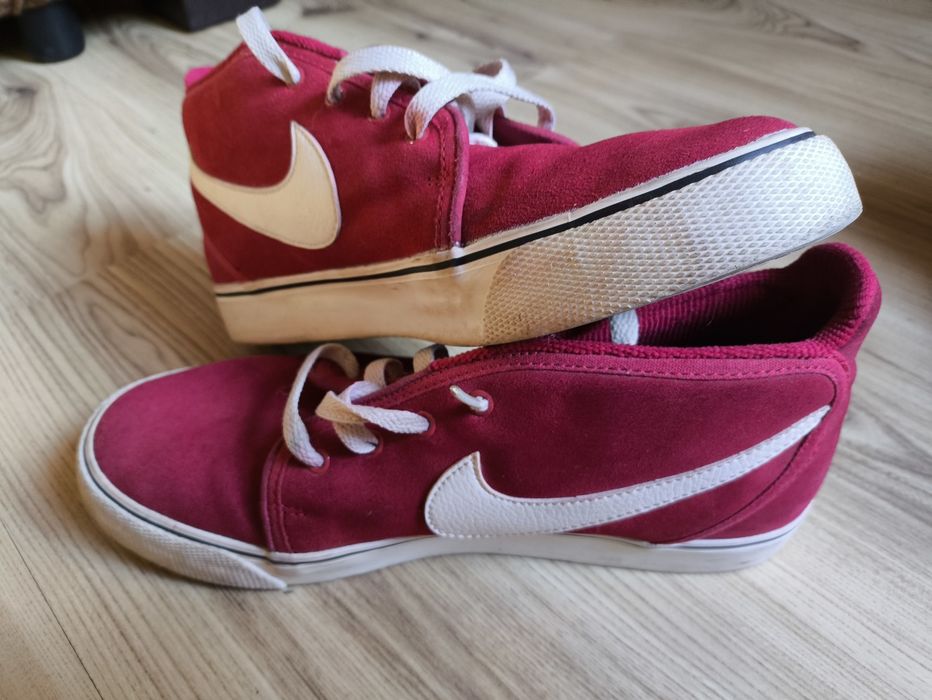 Спортни мъжки обувки Nike и Converse