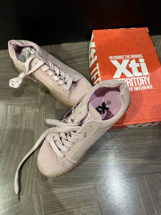 Дамски кецове.