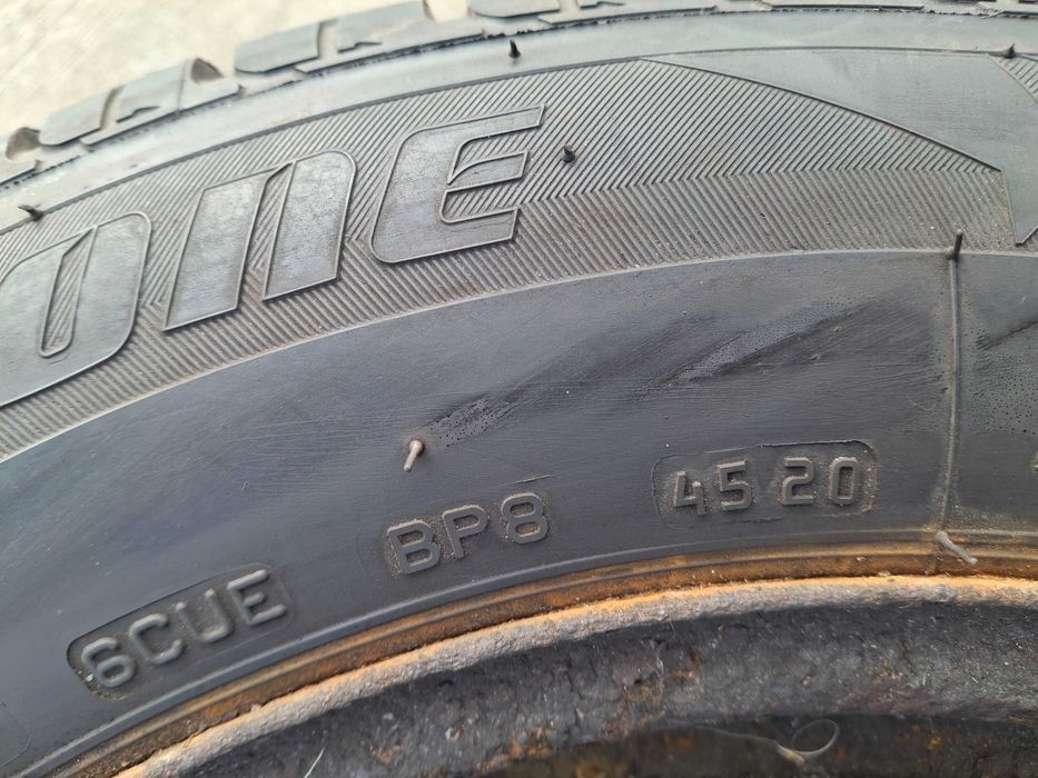 2бр. зимни гуми 215/65/16C Bridgestone. DOT 4520.