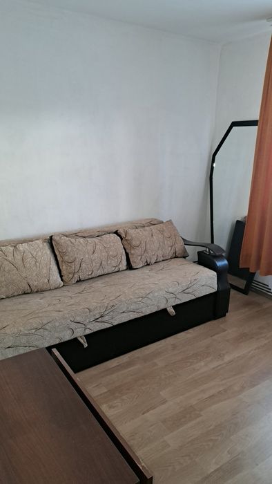 Închiriez  apartament