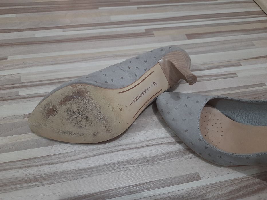 Pantofi gri din piele naturala 37