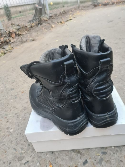 Bocanci negri mărime 35
